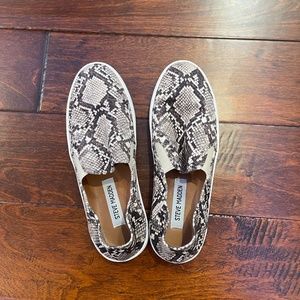 Steve Madden snake print slip on shoes size 8.5